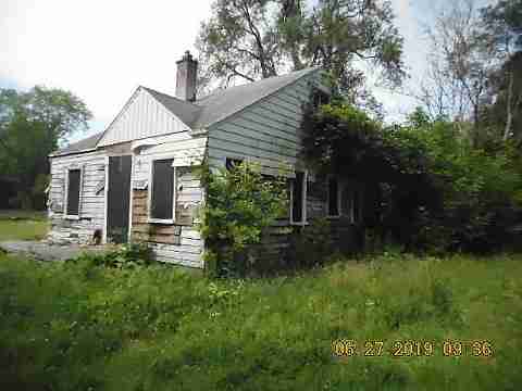 8523 Strathmoor (9)_m.jpg